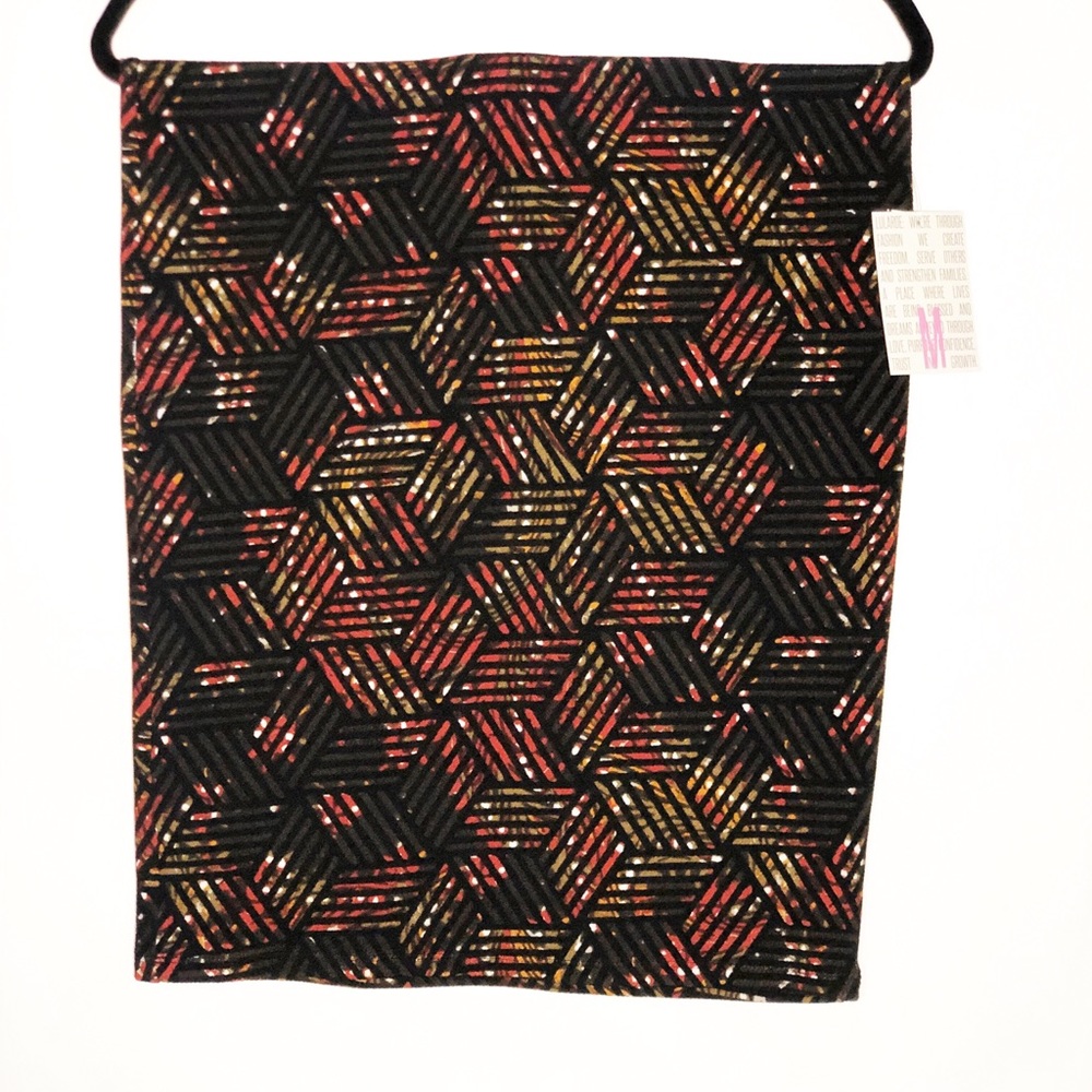 LuLaRoe Cassie Skirt NWT Medium
2nd Pic Size Chart